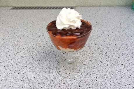 Marillen-Eisbecher