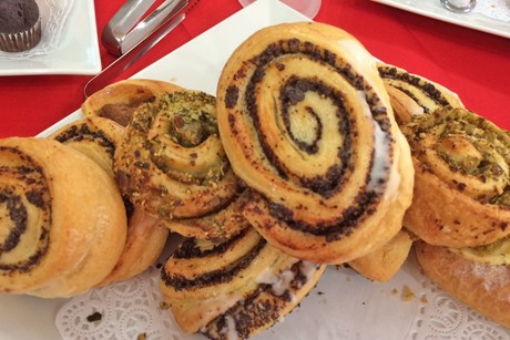 Plunderteigschnecken mit zweierlei Füllungen
