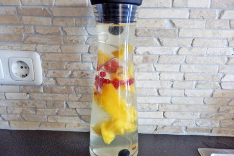 Mango-Ribisel-Zitronenwasser