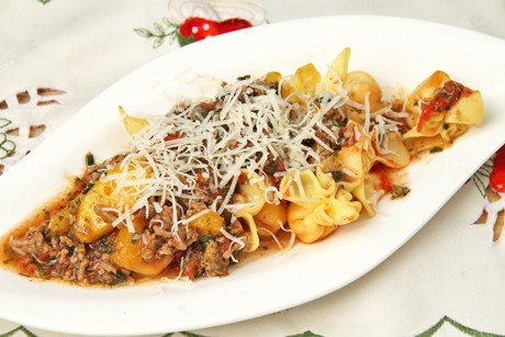 Fruchtige Sauce Bolognese mit Nektarinen