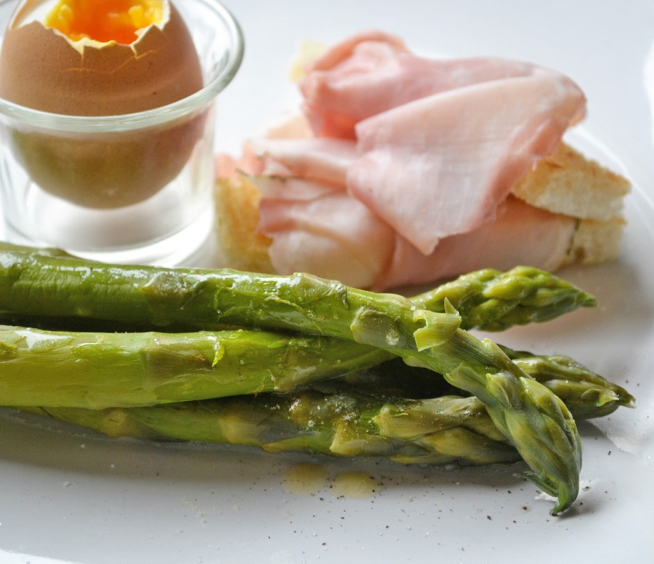 Spargel Brunch mit getoasteten Soldaten