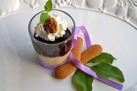 Walnusspudding mit Hollerkoch