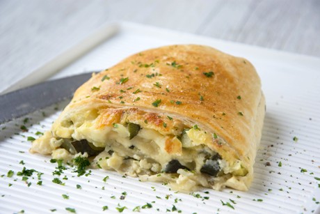 Zuchini mit Schinken und Käse in Blätterteig