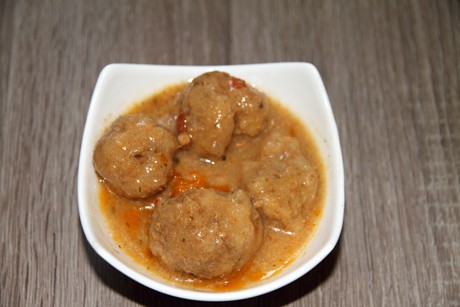 Geschmorte Rinderbällchen in Frischkäsesauce