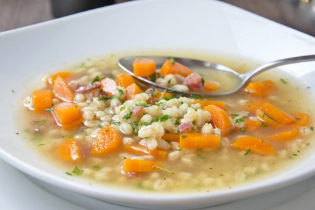 Speck-Rollgerstensuppe