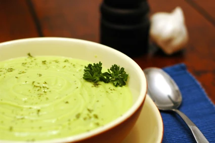 Avocadosuppe mit Fischnockerln