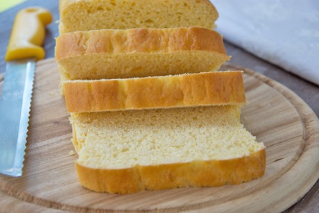 Luftiges Maisbrot