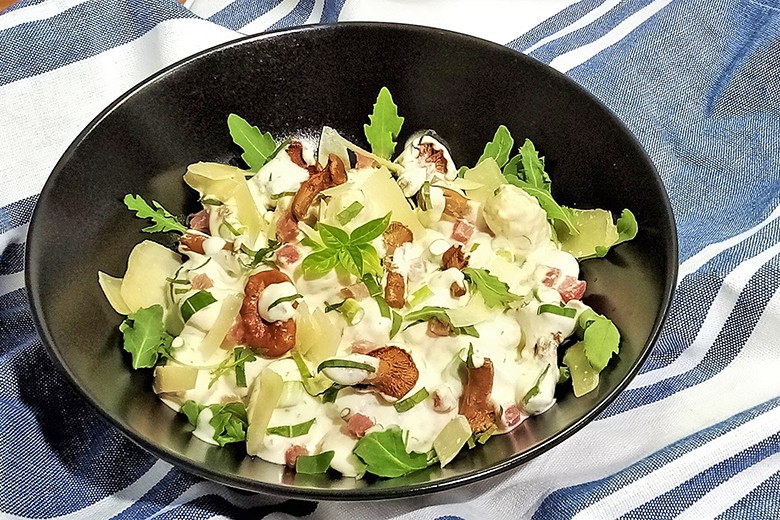 Gnocchi mit Eierschwammerln und Basilikum