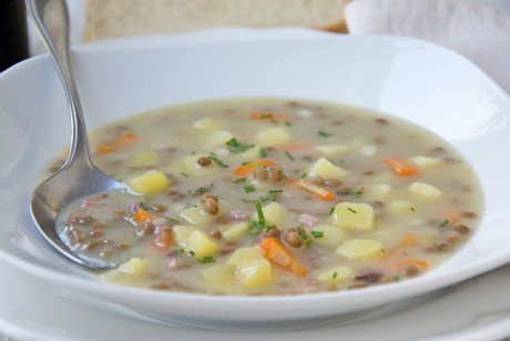 Linsensuppe mit Speck