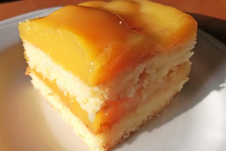Blechkuchen mit Orangensaft