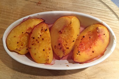 Ofennektarinen mit Honig und Chili