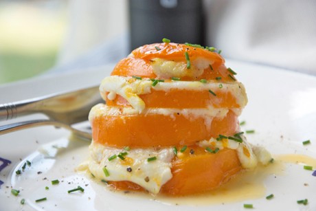 Gebackenes Tomatentürmchen