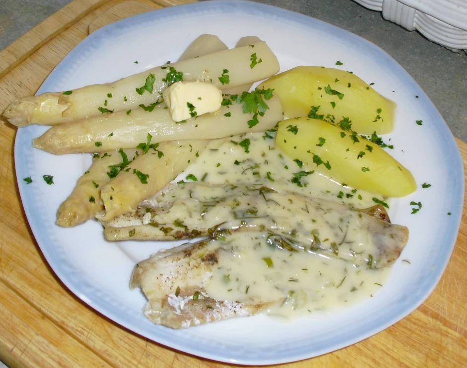 Zander im Kr&auml;utersud