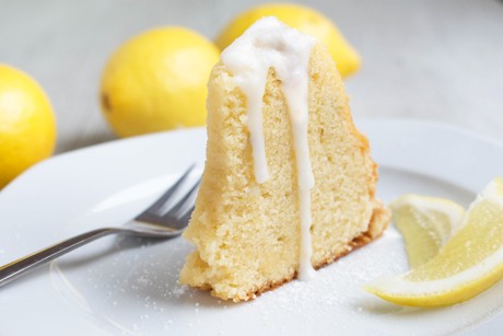 Zitronenkuchen mit Zuckerguss