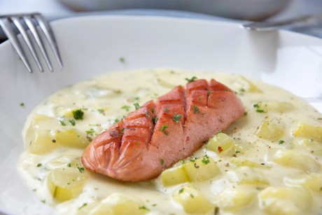 Knacker mit Gurkengemüse