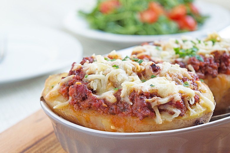Gratinierte Ofenkartoffeln mit Sauce-Bolognese