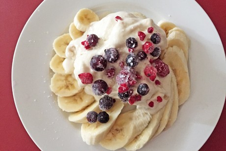 Gefrorene Bananen-Beeren-Creme