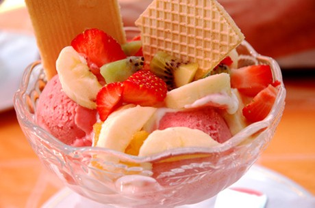 Eis mit Früchten