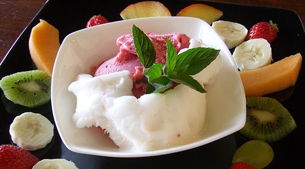 Eis mit Früchten