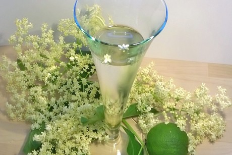 Hollerblüten Limetten Sekt