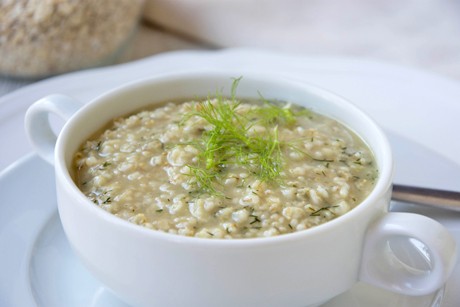 Haferflockensuppe mit Dill