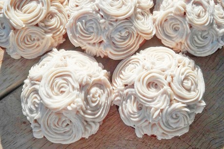 Rosen-Buttercreme