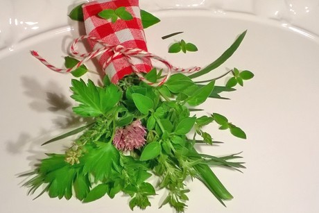 Bouquet garni für die Sulzbrühe