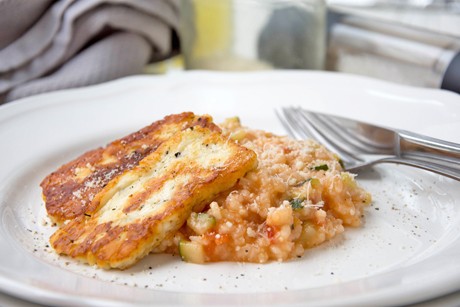 Zucchini-Risotto mit Halloumi