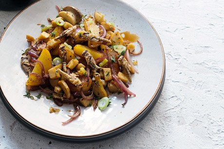 Gröstl mit Salzheuschrecken