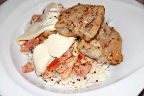 Fischpfanne mit Mozzarella und Tomaten