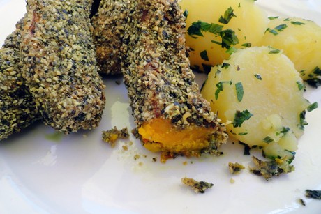 Kürbisstreifen, paniert mit Kürbiskernen