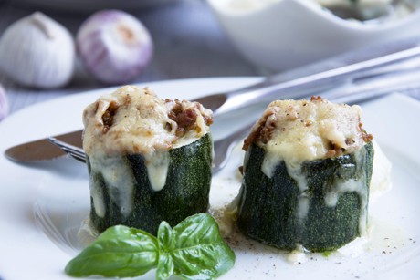 Gefüllte Zucchini