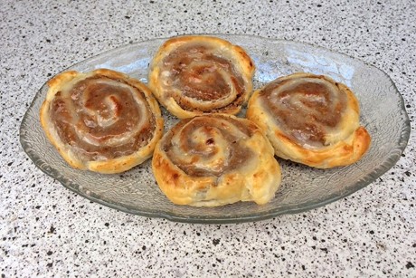 Nussschnecken mit Zuckerguss