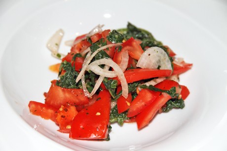 Tomaten - Spinat - Salat orientalisch gewürzt