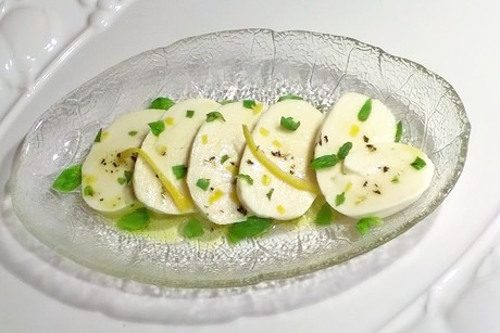 Mozzarella mit Zitronenbasilikum