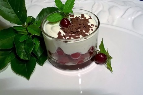 Kirsch-Schokoladen-Dessert