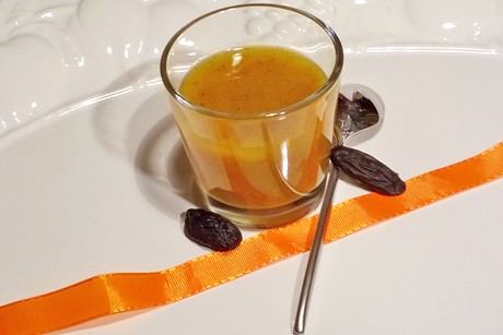 Orangen-Tonkabohnen-Dessertsauce