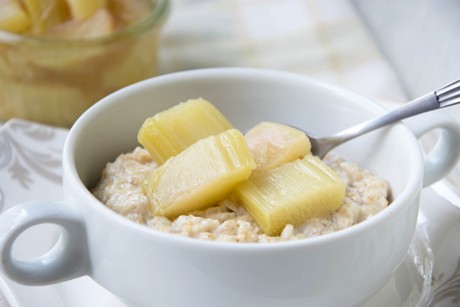 Vanilleporridge mit Rhabarberkompott