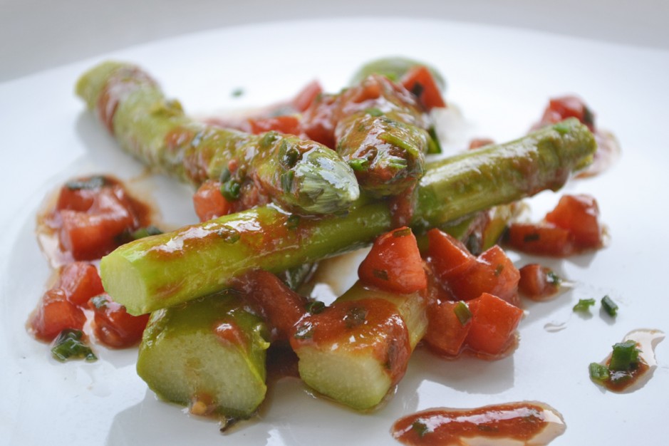 Spargelsalat in Tomatenvinaigrette