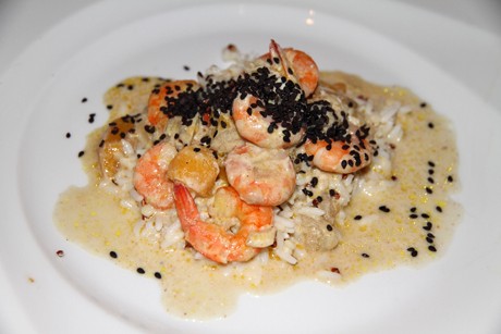Garnelen mit Kokos-Mango-Sauce und Sesam