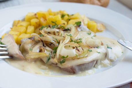 Leberkäse in Zwiebel - Senf - Sauce