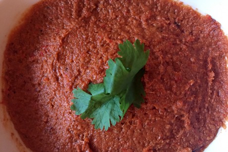 Orientalische Paprika-Walnusscreme