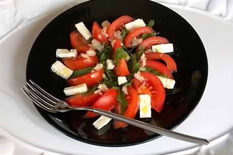 Tomatensalat mit Schafskäse