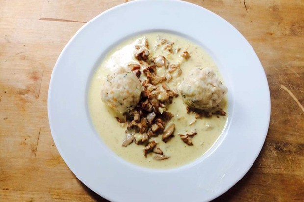 Wiener Eierschwammerlgulasch