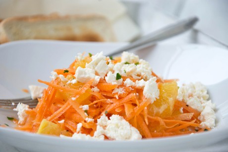 Karotten - Orangen - Salat mit Feta und Minze