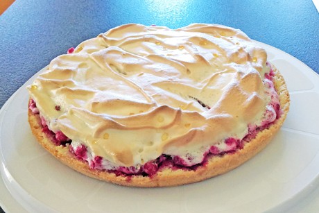 Ribiselkuchen mit Schneehaube