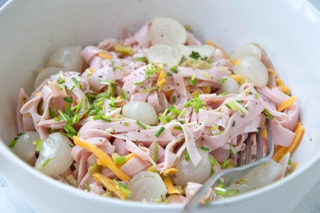 Wurstsalat mit Perlzwiebelchen
