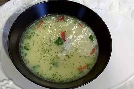 Petersilien-Cremesuppe mit Schwarzwälder Schinken