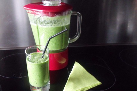 Spinat-Ananas-Kokos Smoothie