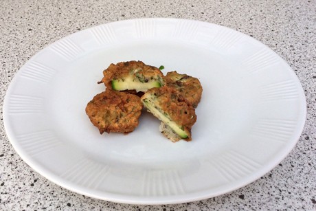 Zucchini in Petersilien-Weinteig